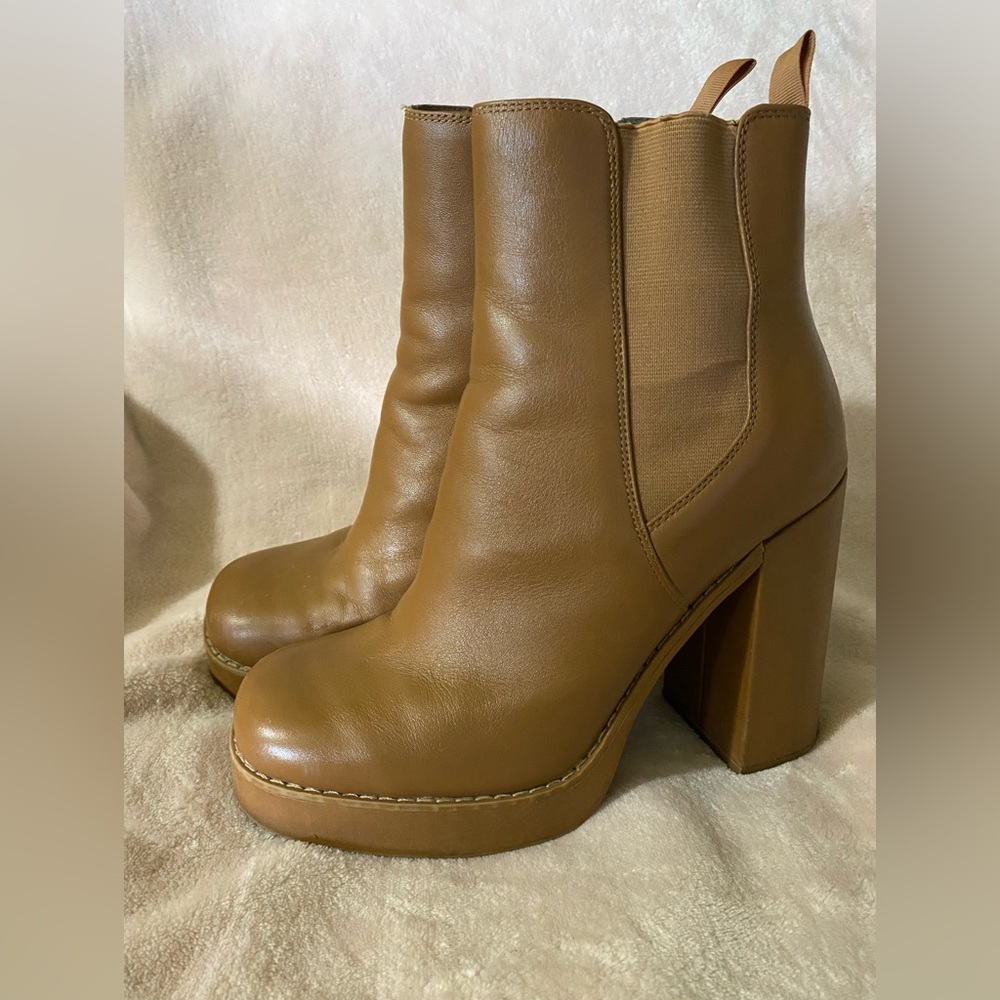 Steve Madden brown leather booties / ankle boots